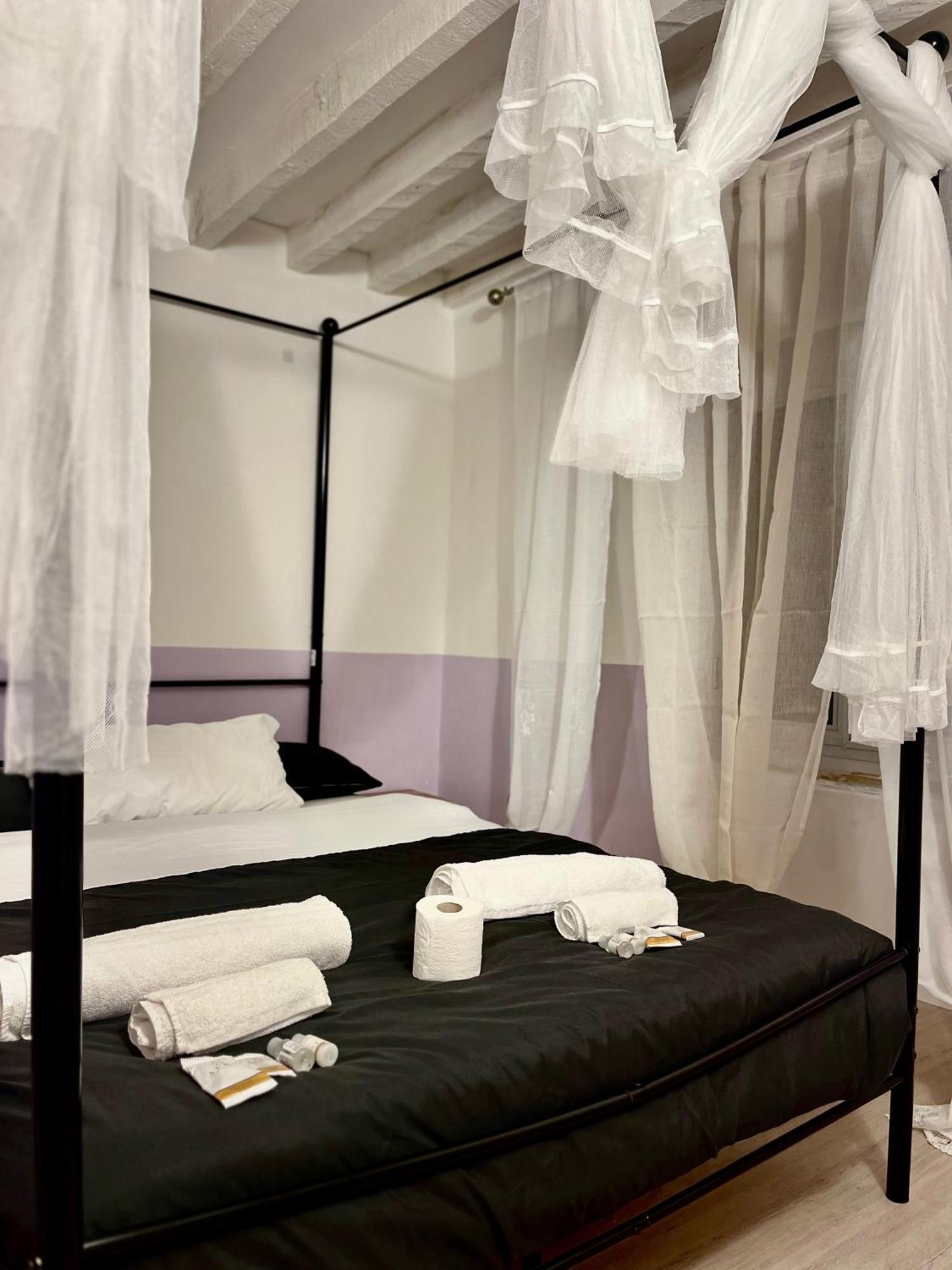 Genova Centro Affittacamere- Bagno In Comune Zewnętrze zdjęcie