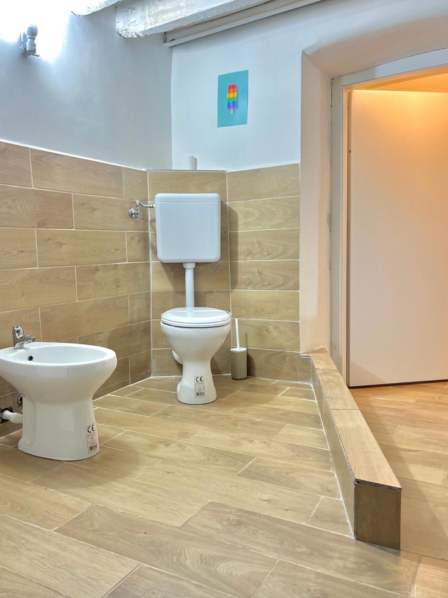 Genova Centro Affittacamere- Bagno In Comune Zewnętrze zdjęcie