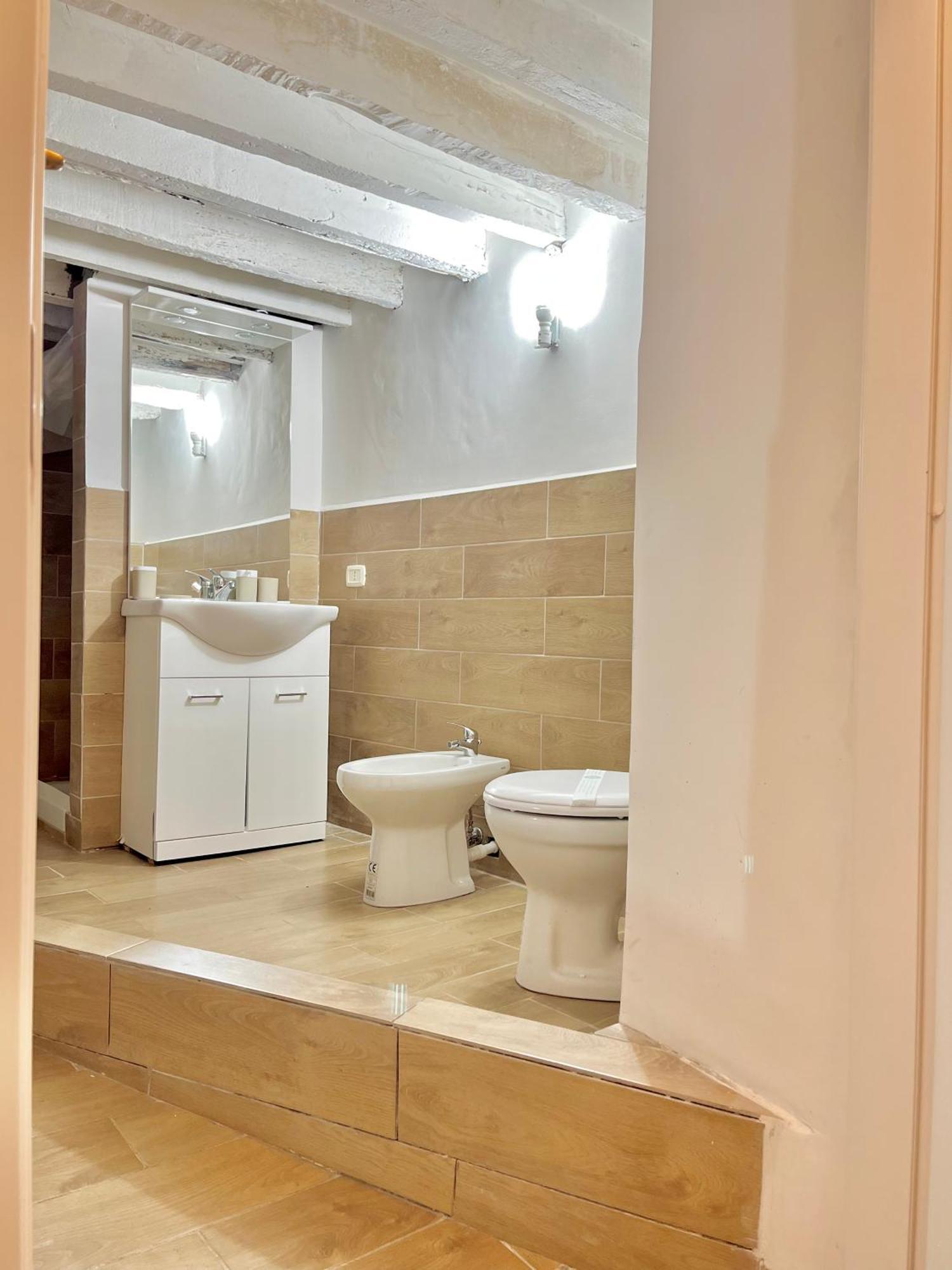 Genova Centro Affittacamere- Bagno In Comune Zewnętrze zdjęcie