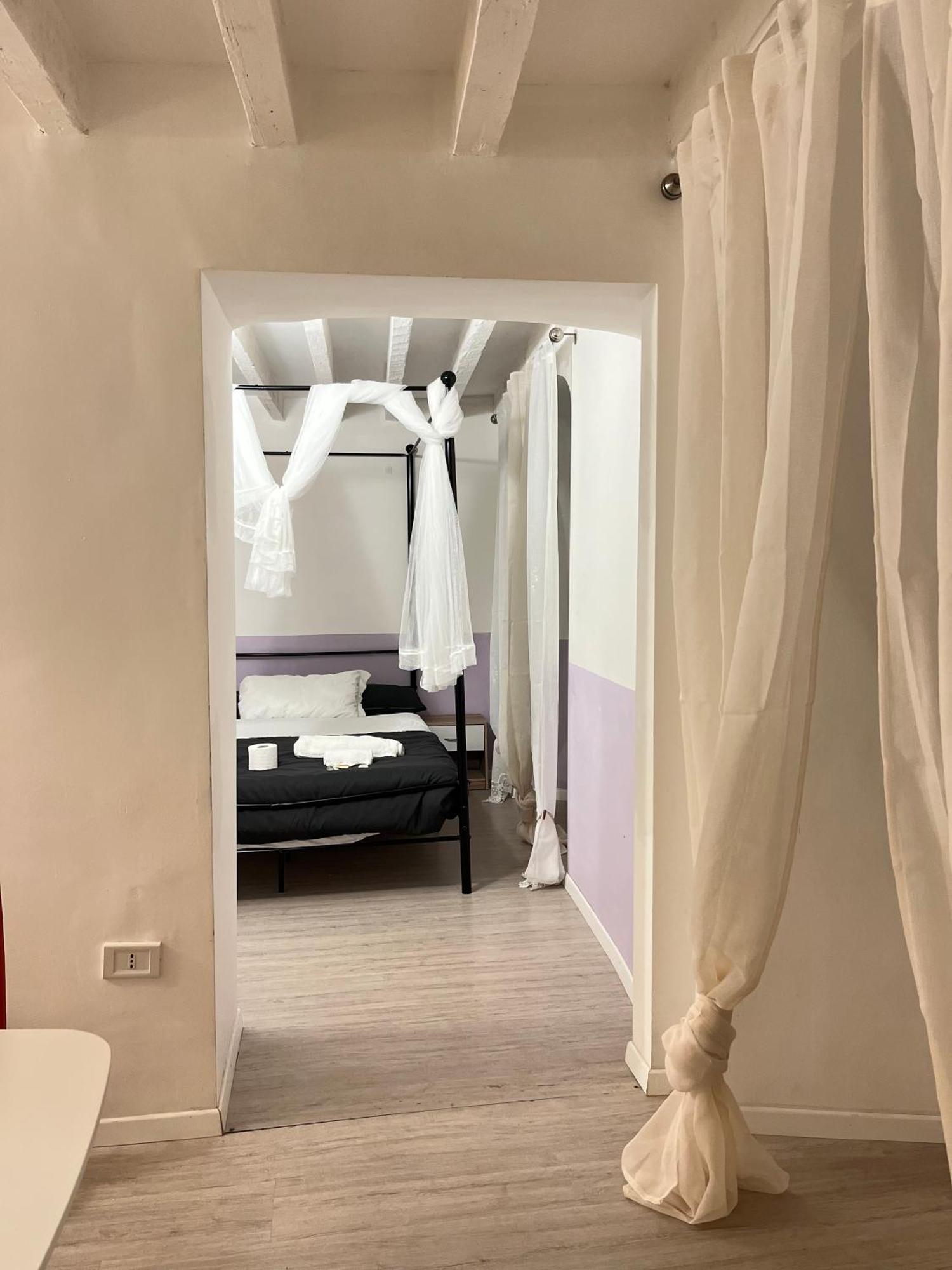 Genova Centro Affittacamere- Bagno In Comune Zewnętrze zdjęcie
